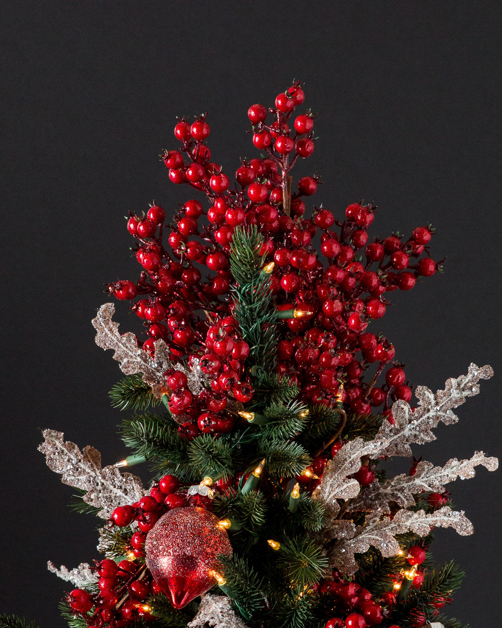 Punta Albero con Bouquet di Bacche Rosse